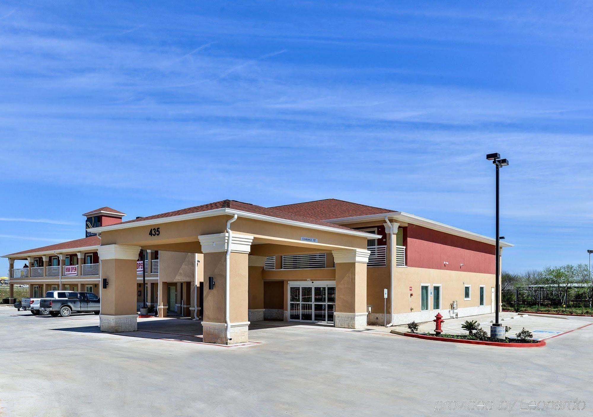 Scottish Inn & Suites Cotulla, Tx Екстер'єр фото